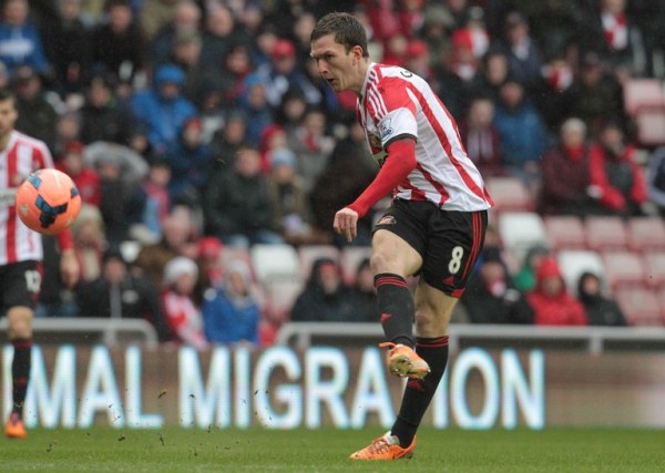 Sunderland's Craig Gardner scores the only goal of the match against Southampton in an English FA Cup match. AFPpic