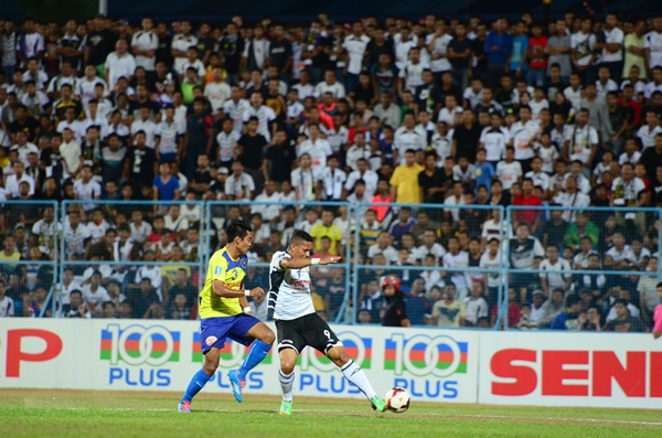 Action from the Terengganu (in white) versus Pahang Super League match. Terengganu won 2-0.