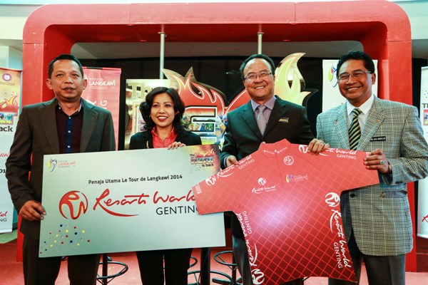 Left to right: Emir Abdul Jalal (Chief Operating Officer, Le Tour De Langkawi), Dato’ Kay Prakash (Vice President Corporate Services, Resorts World Genting), Dato' Seri Zolkples Embong (National Sports Council Director General) and Dato’ Hj Abdul Jalil Abdullah (National Sports Council Director of Sports).