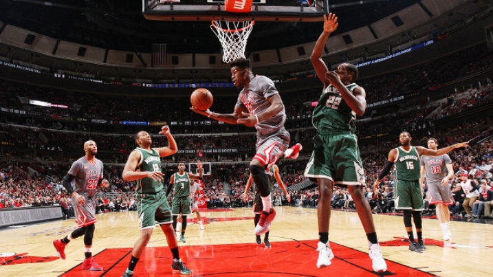 Red-hot Butler leads Bulls to fifth straight win