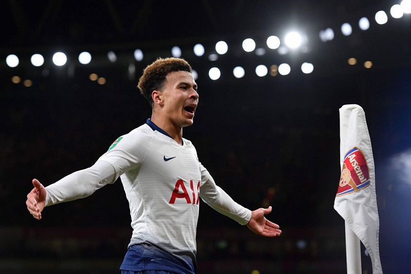 Alli hit by bottle as Spurs knock Arsenal out of League Cup