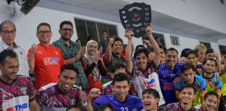 Jong-hyun gives THT 2023 Charity Shield Â