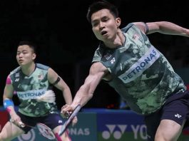 Aaron/Soh survive early scare to reach last 16