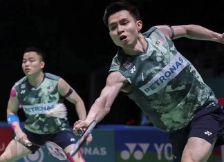 Aaron/Soh survive early scare to reach last 16
